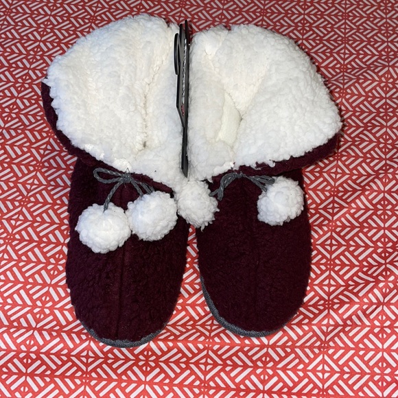 NEW!! Cuddle Duds comfortable house shoes - Picture 1 of 8